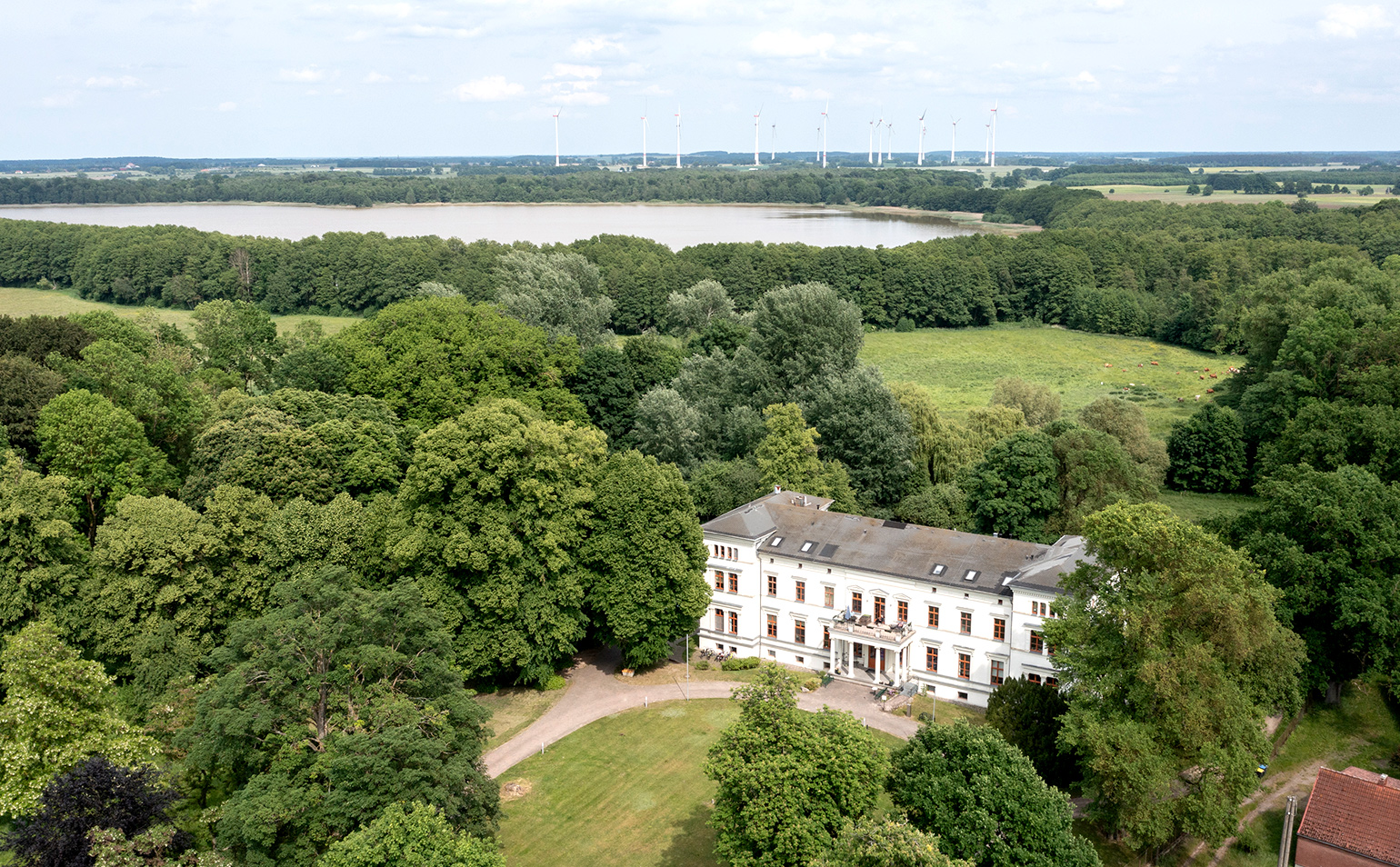 Das Haus Kastanienhof befindet sich in einem sanierten Gutshaus